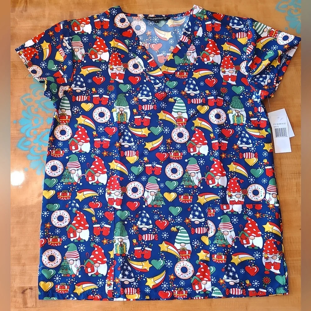 Women's Scrub Top Size M by Cassandra O Christmas Gnome pattern NWT
